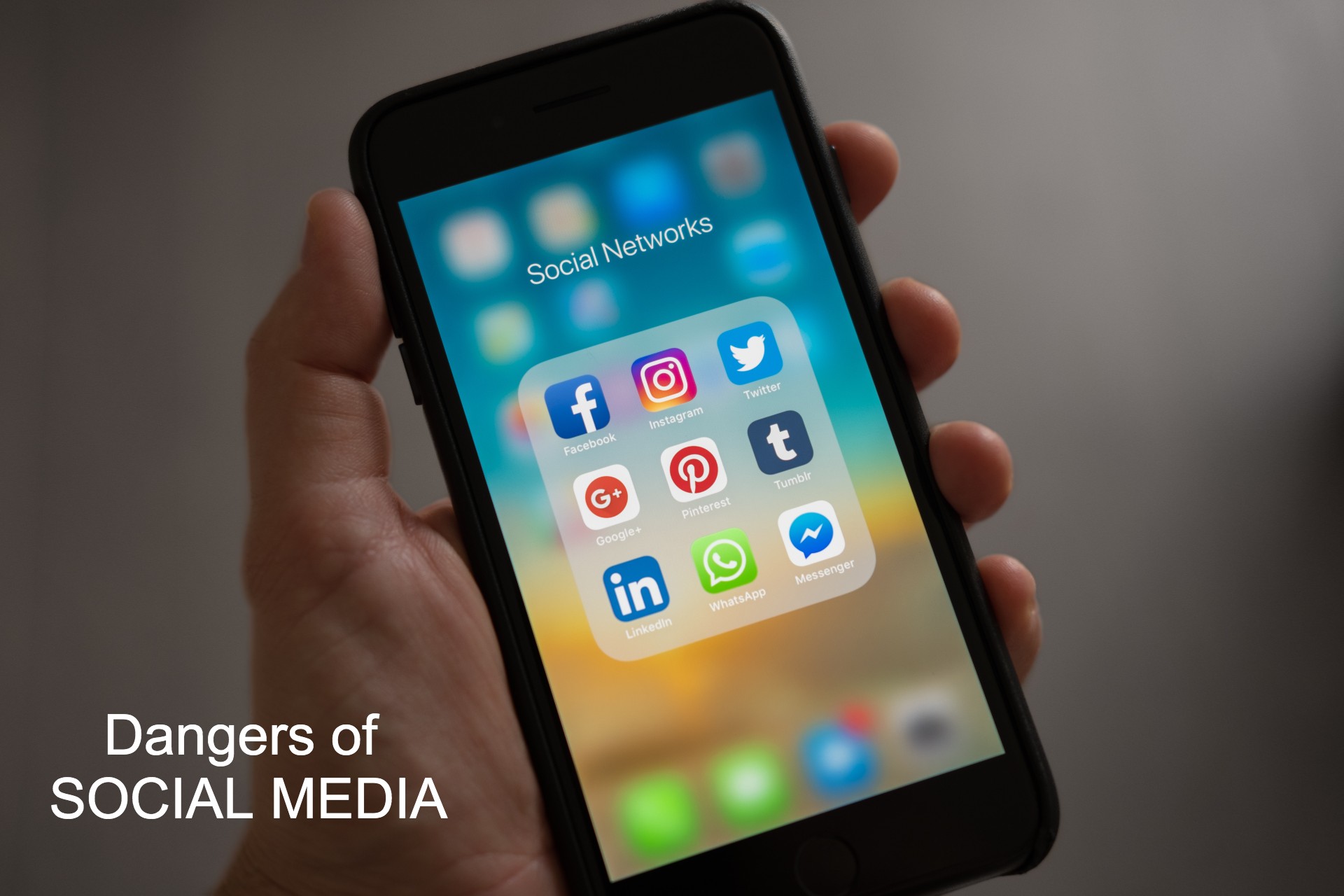 dangers of social media mauritius